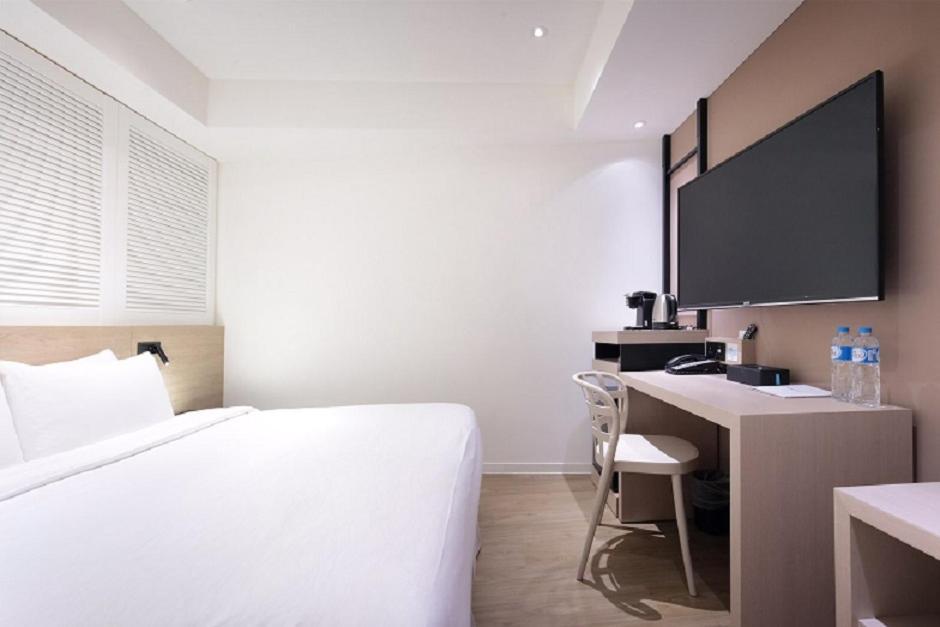 Keebe Hotel Цзилун Экстерьер фото